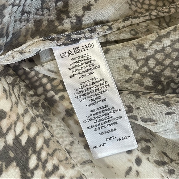 French Connection Danae Crinkle Snake Print Twist Front Top - Picture 8 of 10